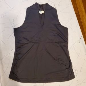 Smashing black stretchy ruched vneck tank